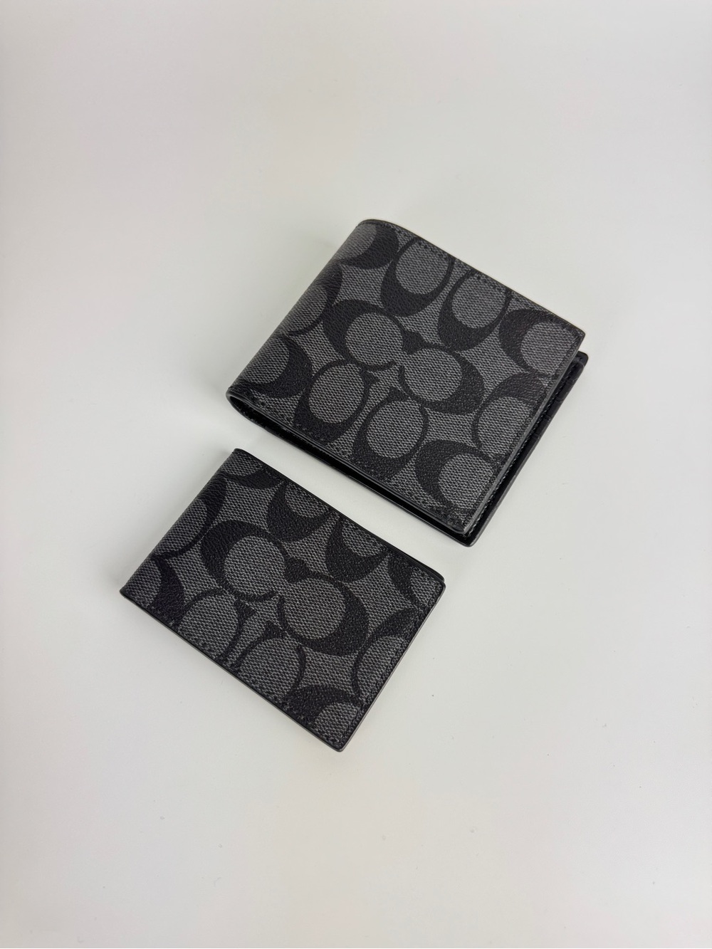 Coach Men Black Signature Pattern Bifold Wallet with Card Holder